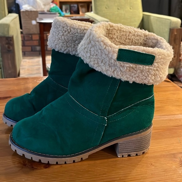 Shoes - Chunky Heeled Suede Kelly Green Chelsea Winter Boots Size. 41